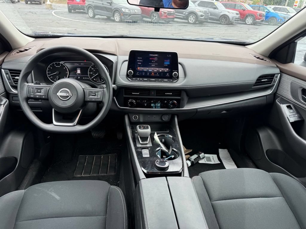 Used 2023 Nissan Rogue S AWD/4WD image 12