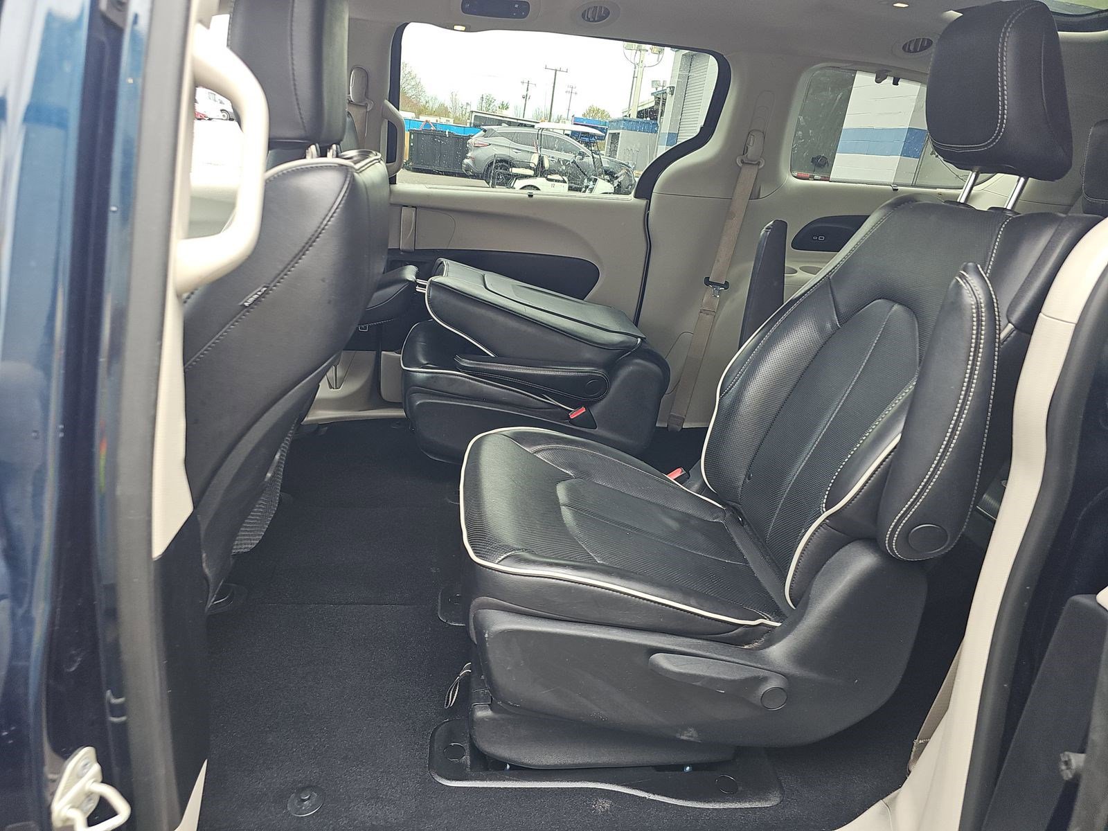 Used 2021 Chrysler Pacifica Limited w/ Premium & Safety Sphere Group image 15