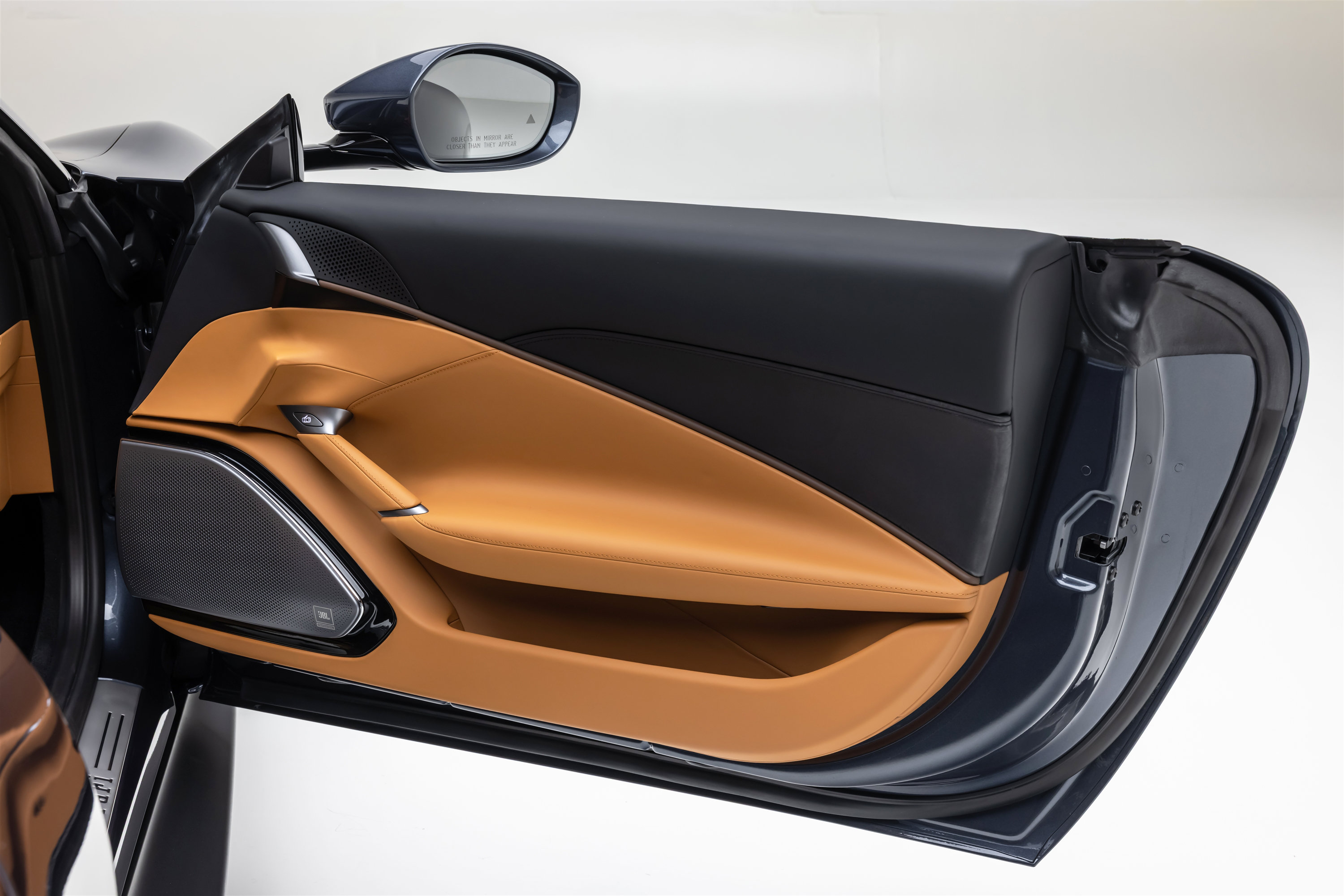 Used 2025 Ferrari Roma Spider RWD image 28