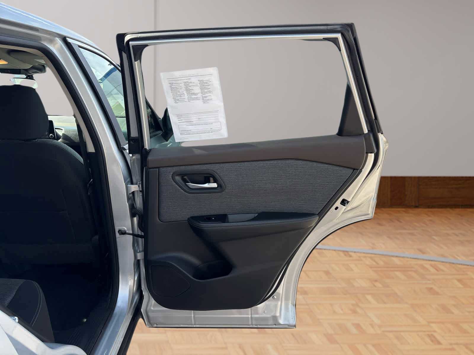 Used 2023 Nissan Rogue SV AWD/4WD image 13