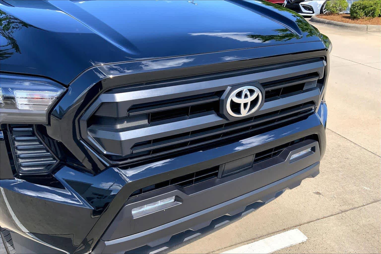 Used 2024 Toyota Tacoma SR5 AWD/4WD image 31