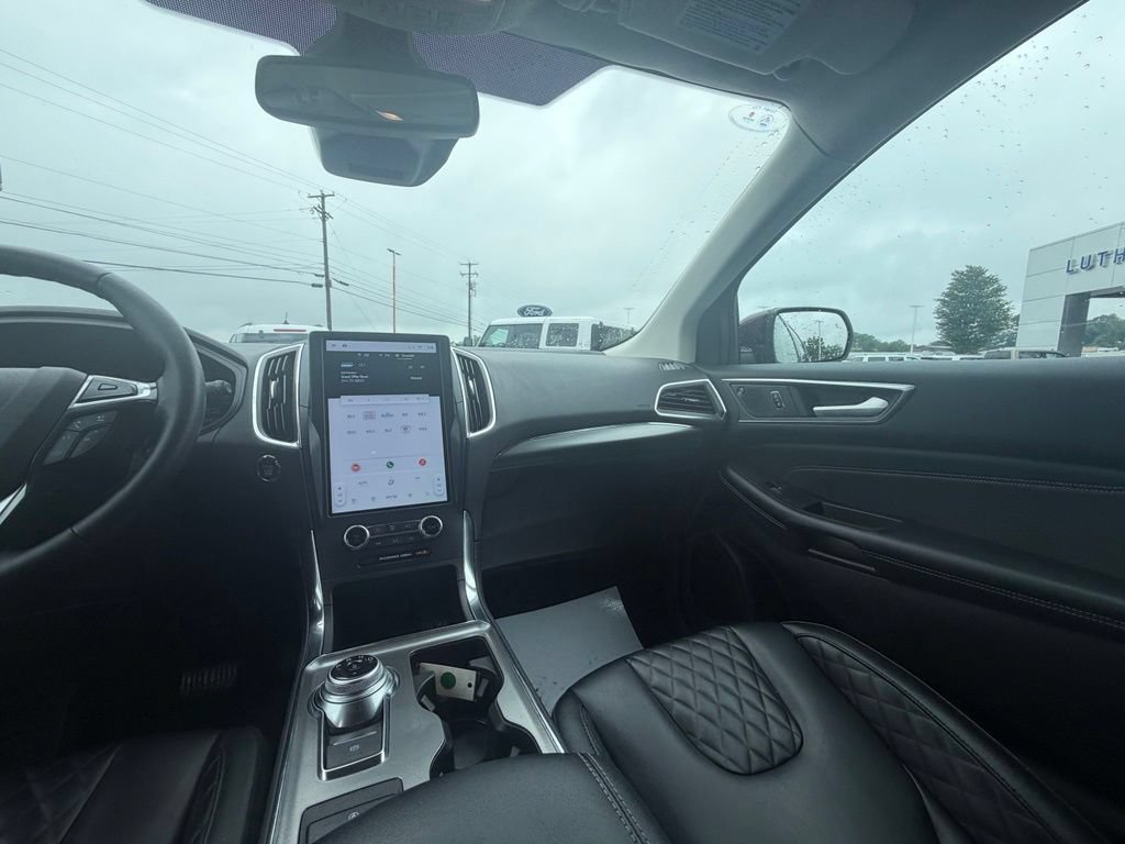 Used 2024 Ford Edge Titanium AWD/4WD image 16