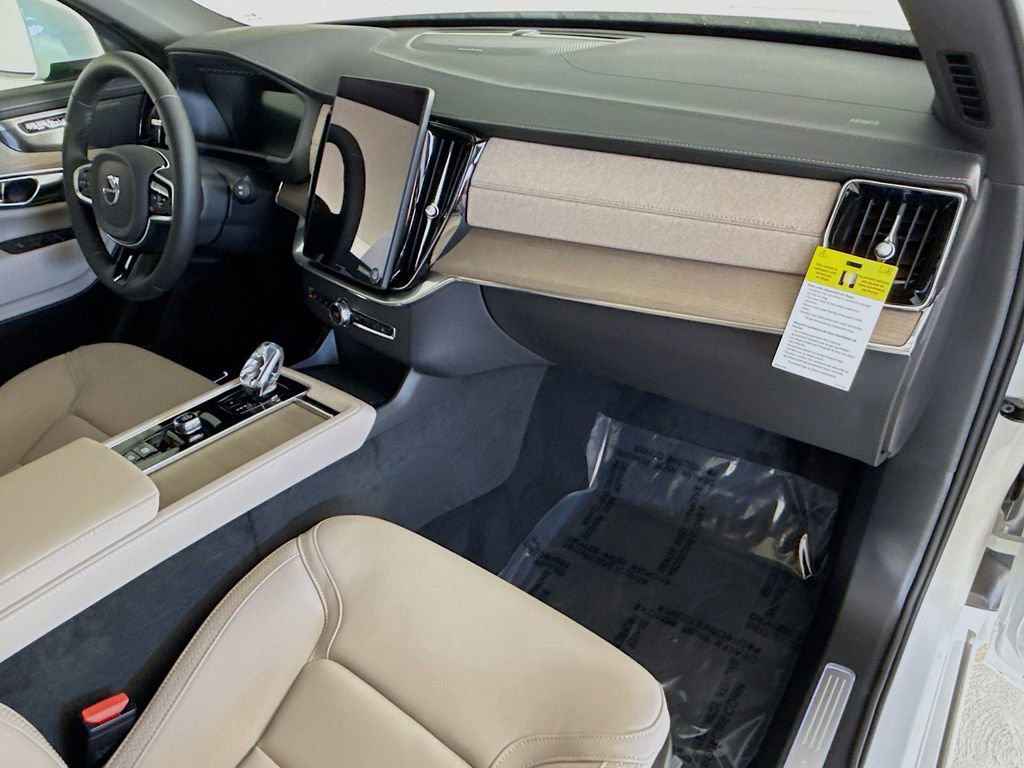New 2026 Volvo XC90 B6 Plus w/ Protection Package Premier image 31