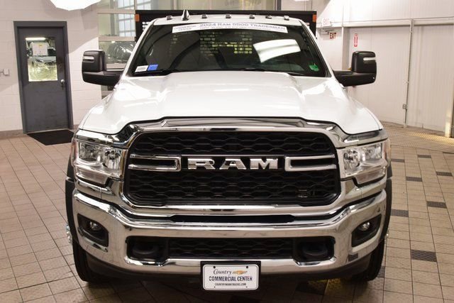 Used 2024 RAM 5500 Tradesman w/ Chrome Appearance Group image 2