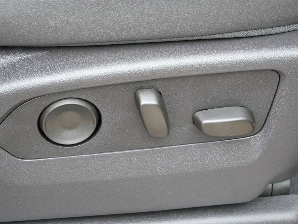 Used 2025 Chevrolet Silverado 2500 ZR2 w/ Technology Package image 16