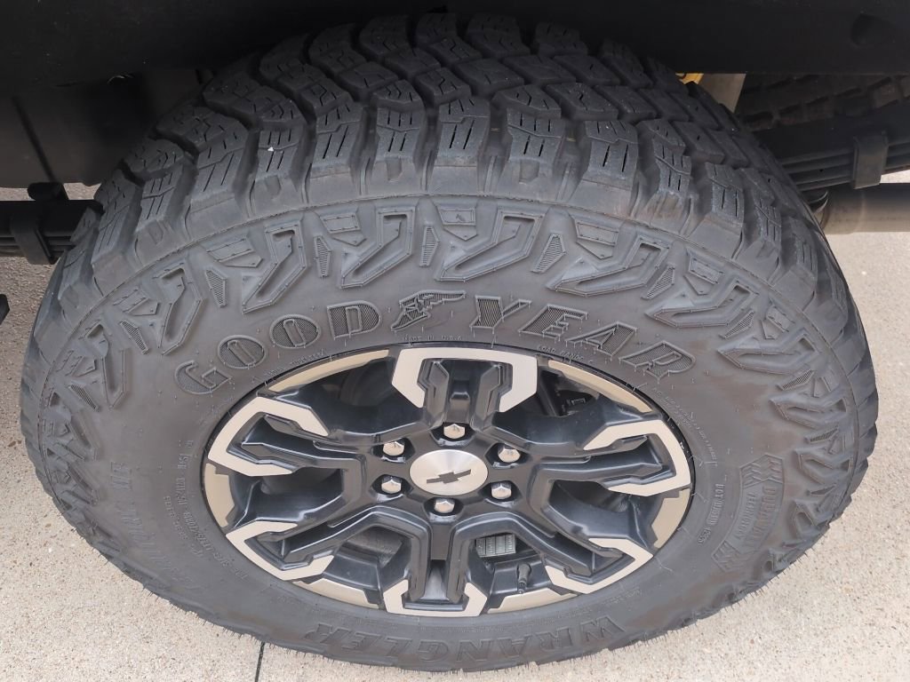Used 2024 Chevrolet Silverado 1500 ZR2 w/ Technology Package AWD/4WD image 26