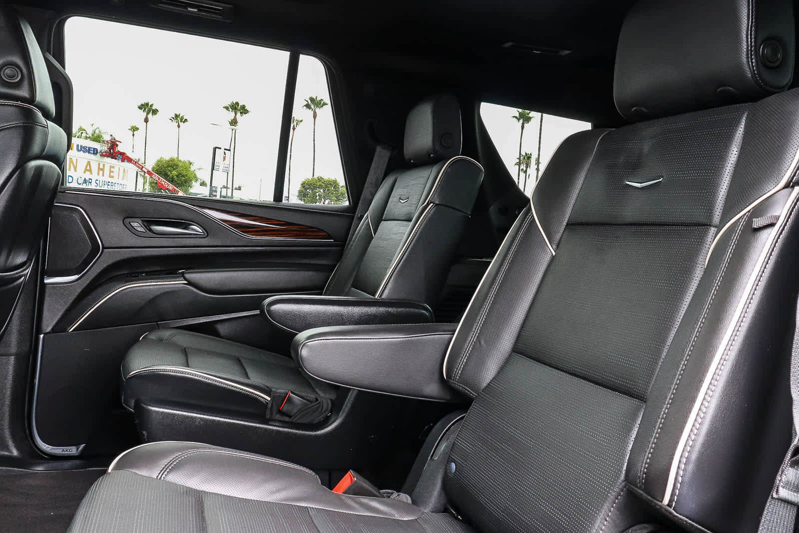 Used 2023 Cadillac Escalade Premium Luxury AWD/4WD image 28