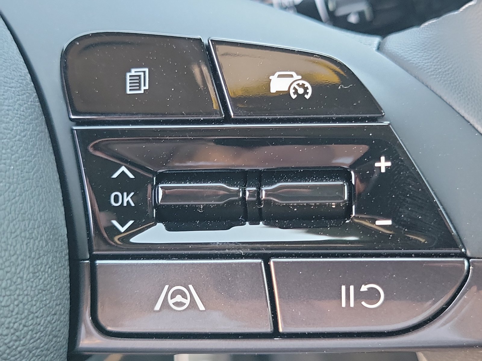 New 2026 Hyundai Elantra Sport FWD image 9