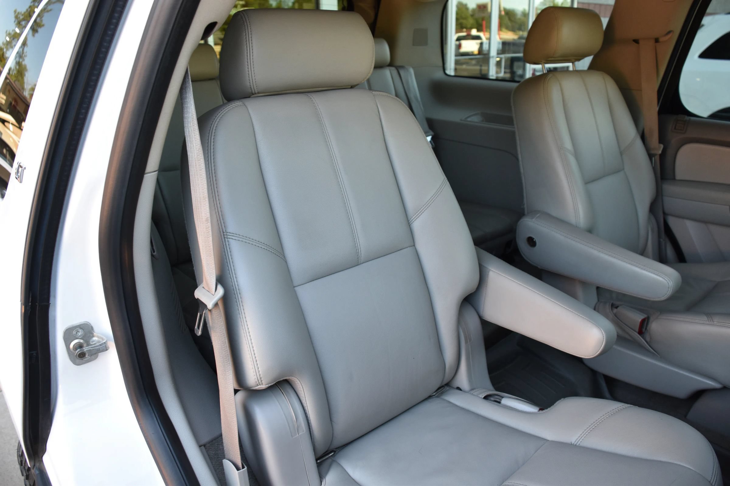 Used 2010 Chevrolet Tahoe LT w/ Luxury Package AWD/4WD image 31