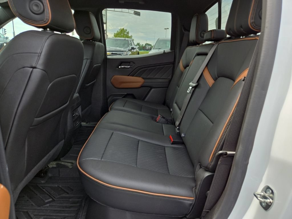 Certified 2023 GMC Canyon AT4 w/ AT4 Premium Package AWD/4WD image 11