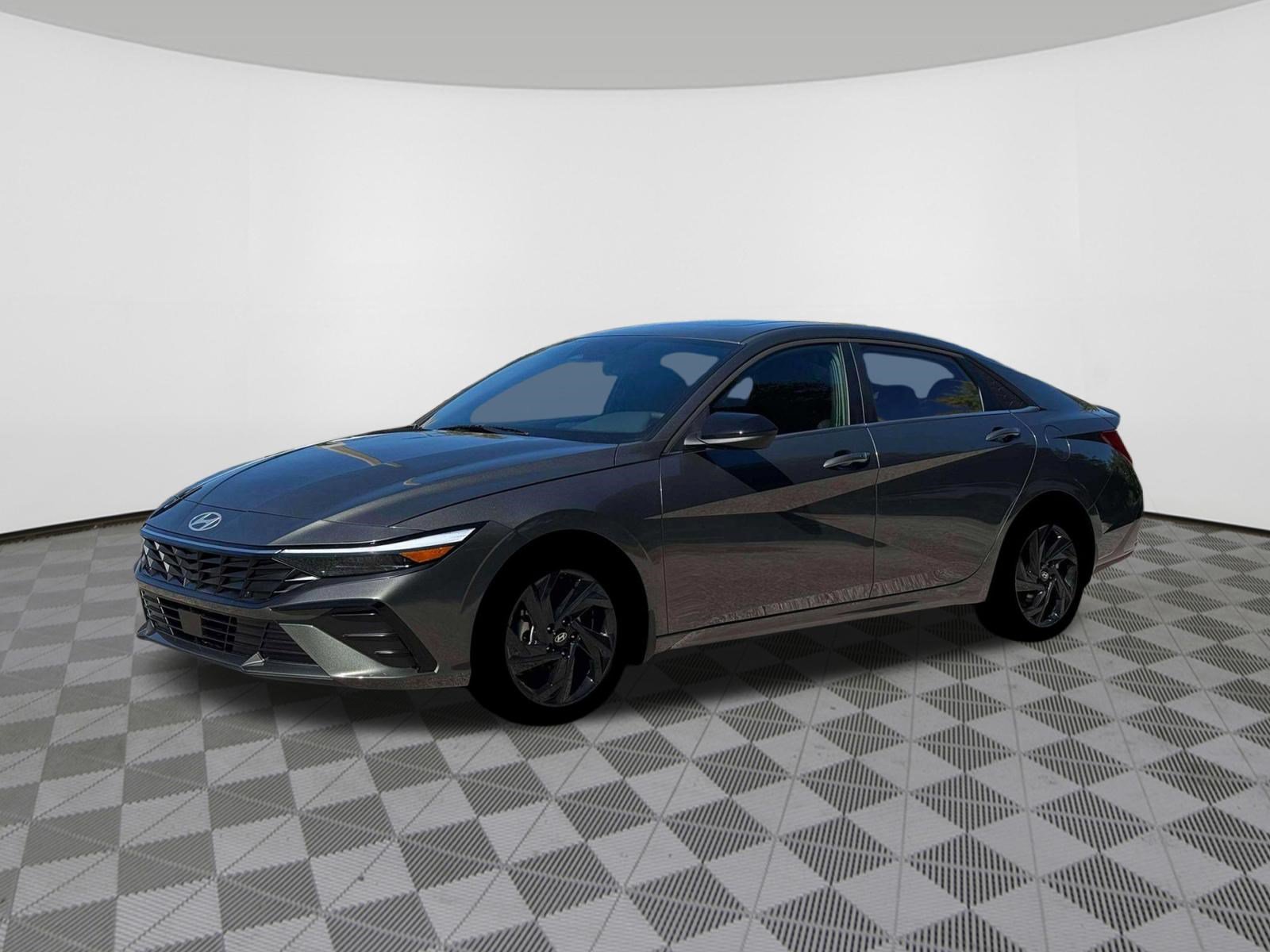 New 2026 Hyundai Elantra SEL Sport FWD image 2