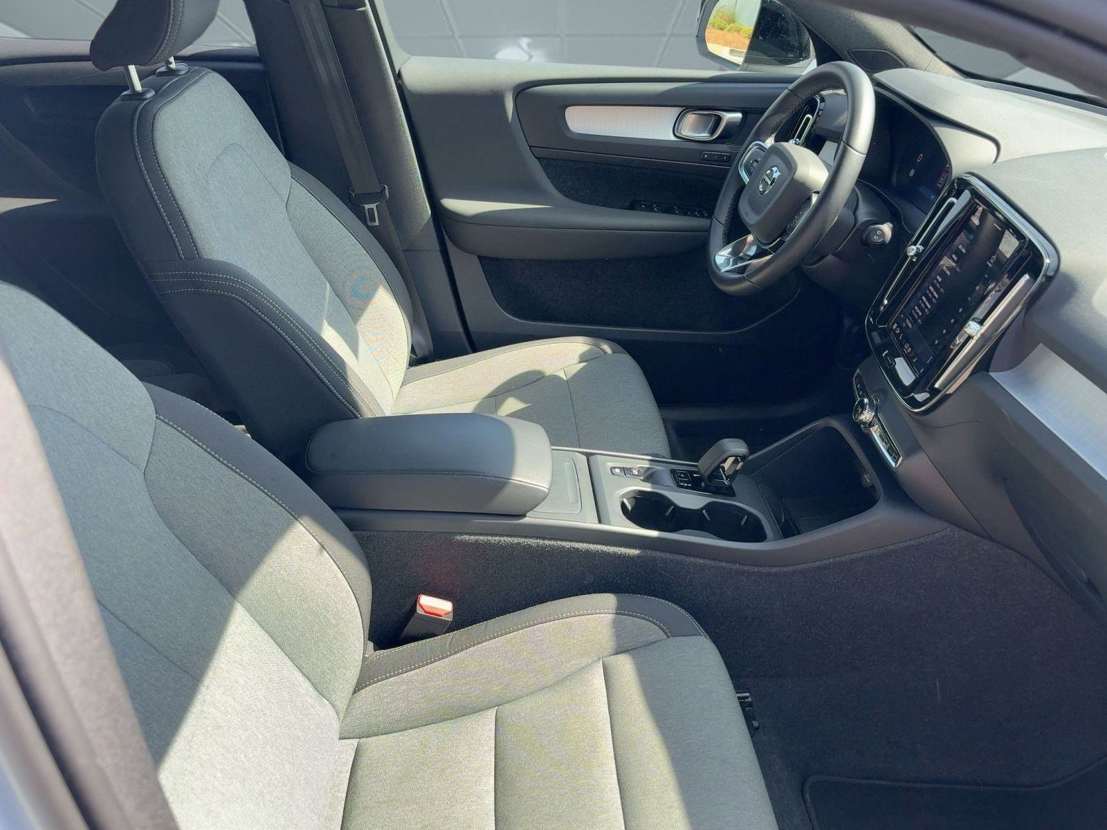 Certified 2024 Volvo XC40 B5 Core image 28
