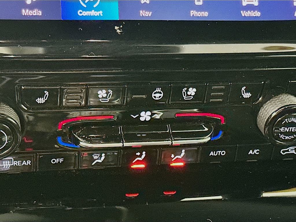 Certified 2023 Jeep Grand Cherokee L Overland w/ Luxury Tech Group IV image 29