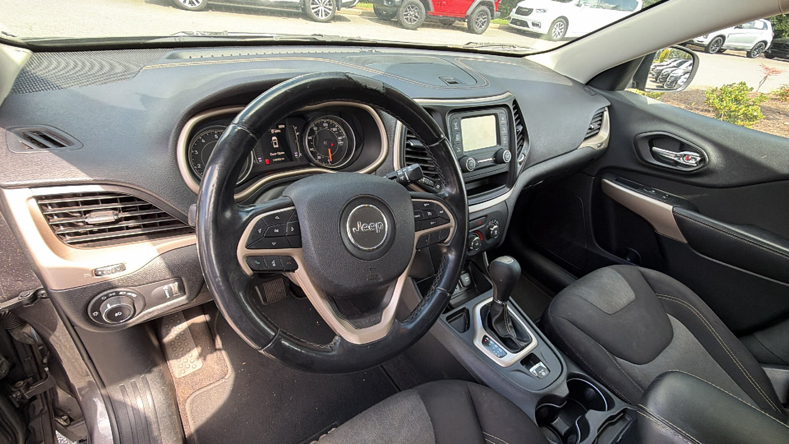 Used 2018 Jeep Cherokee Latitude w/ Altitude Package FWD image 24