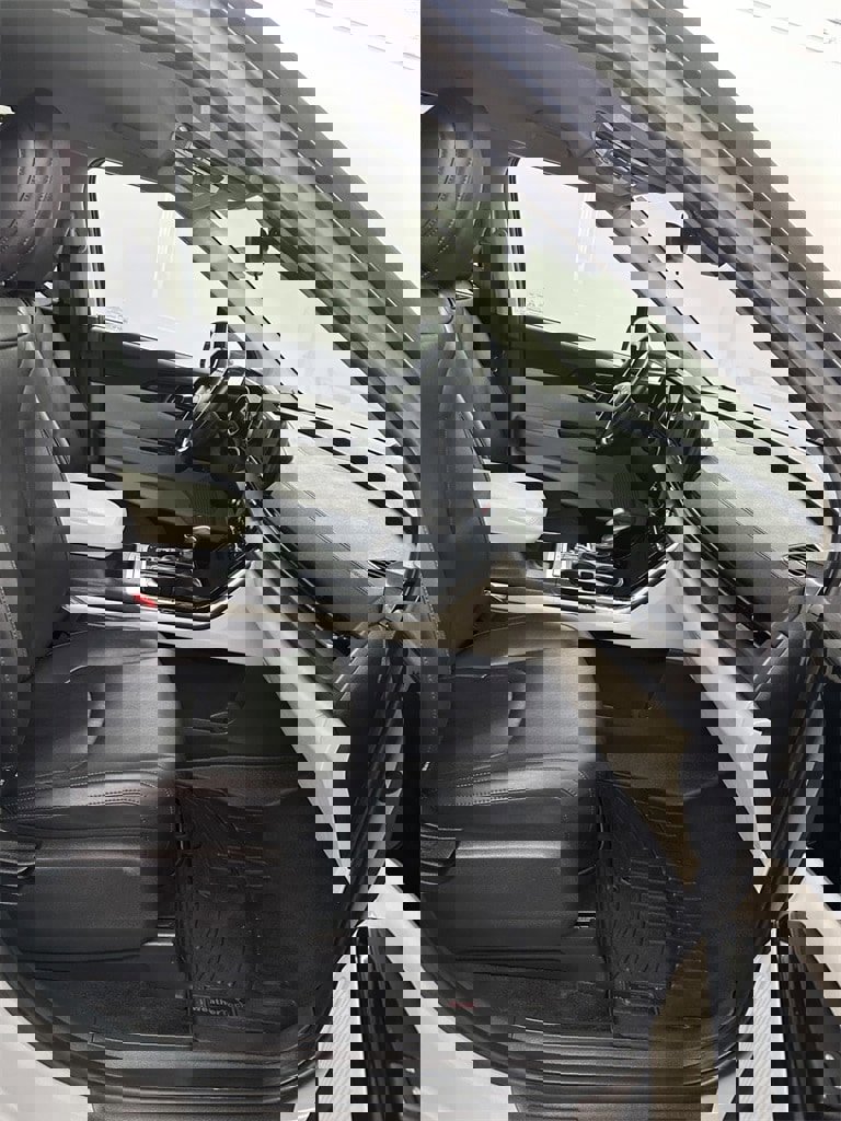 Used 2022 Kia Carnival EX image 40