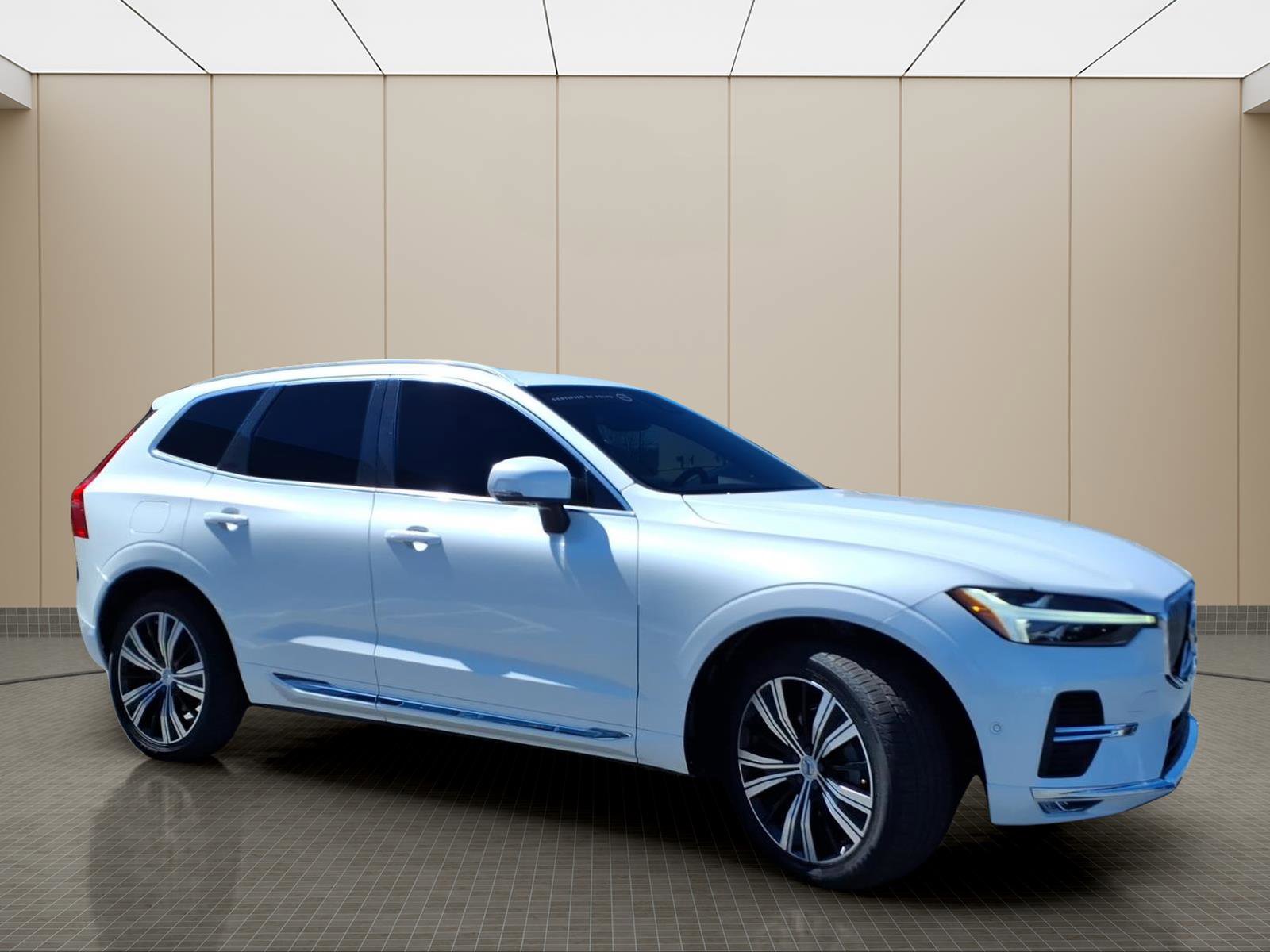 Used 2023 Volvo XC60 B5 Ultimate w/ Protection Package Premier image 5