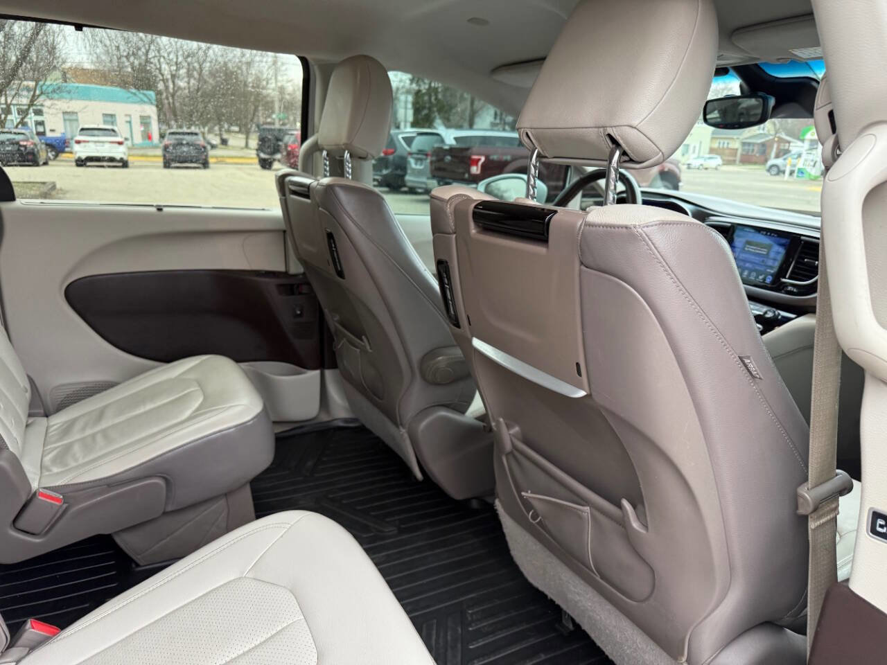 Used 2017 Chrysler Pacifica Touring-L Plus w/ Advanced Safetytec Group FWD image 32