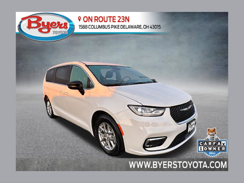 Used 2026 Chrysler Pacifica Select