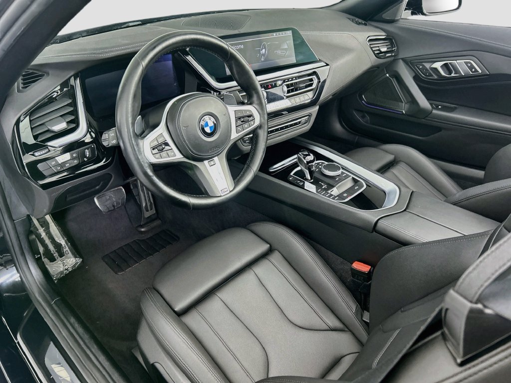 Certified 2022 BMW Z4 M40i w/ Driving Assistance Package RWD image 9