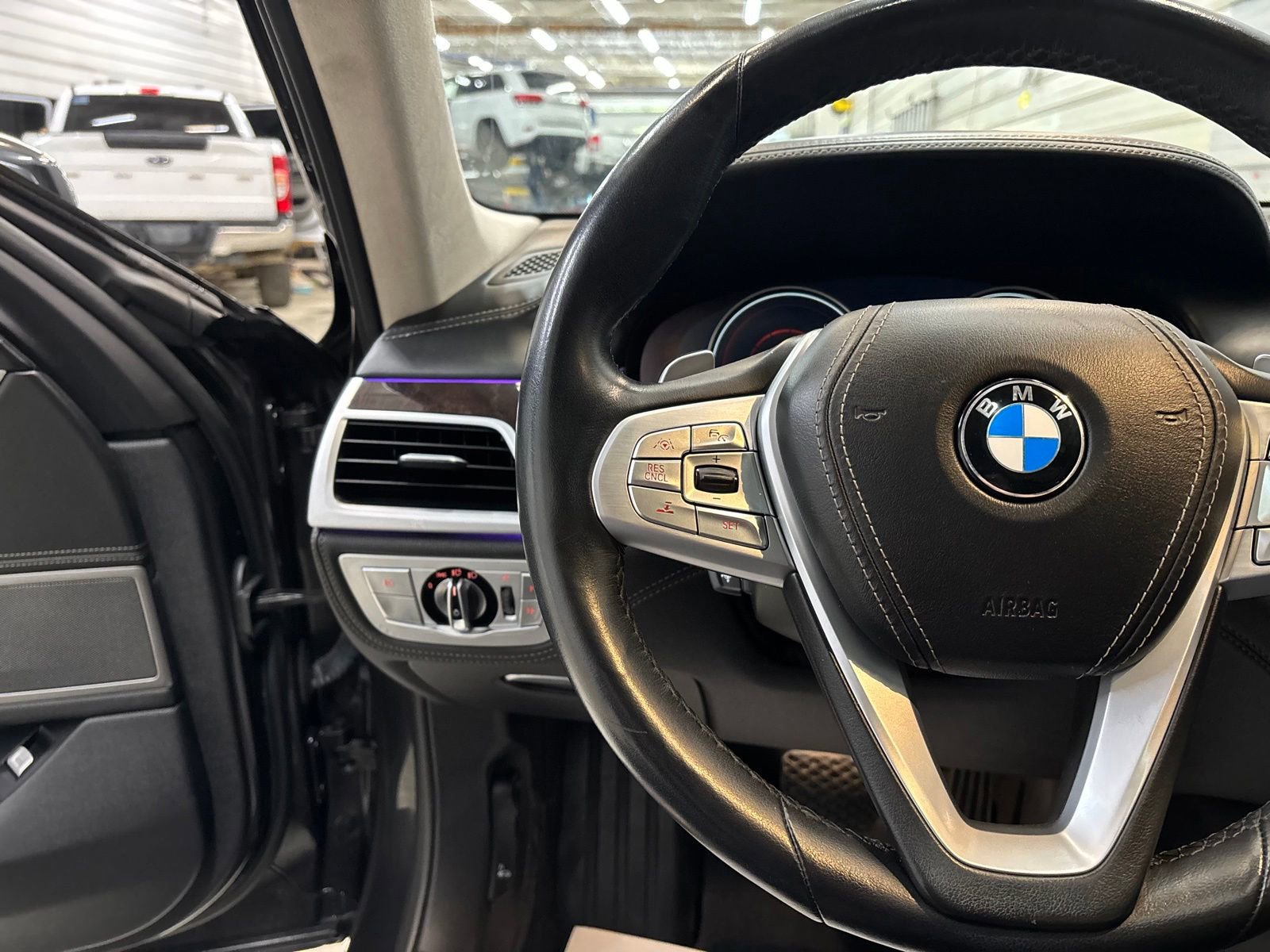 Used 2018 BMW 750i xDrive AWD/4WD image 11