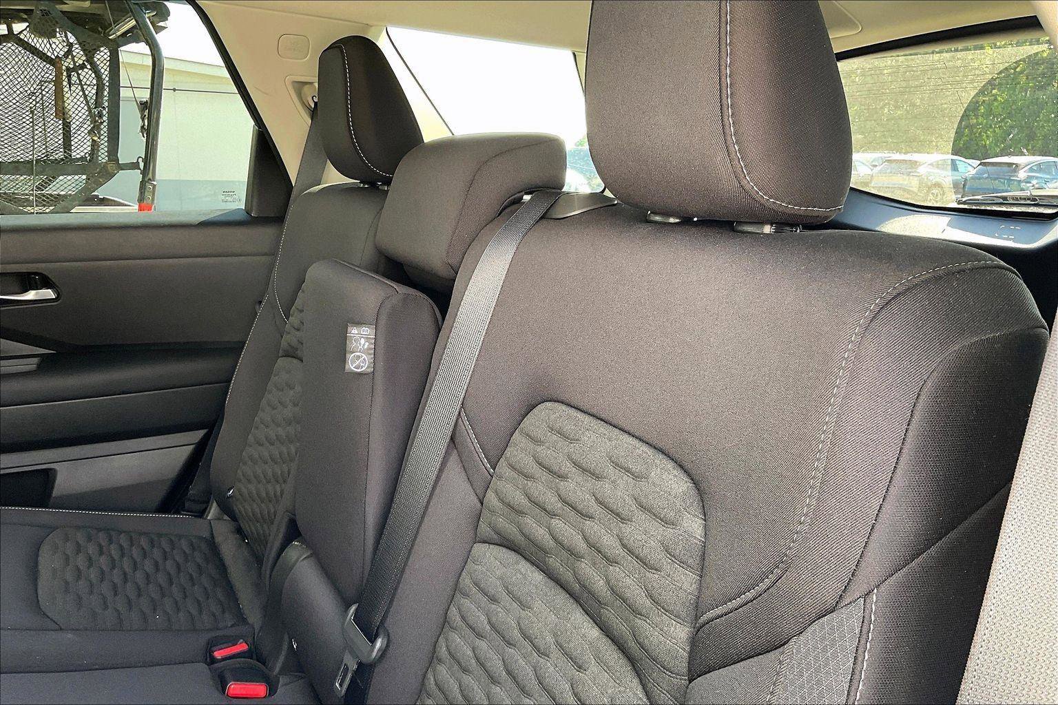 Used 2022 Nissan Pathfinder SV w/ SV Black Package image 5