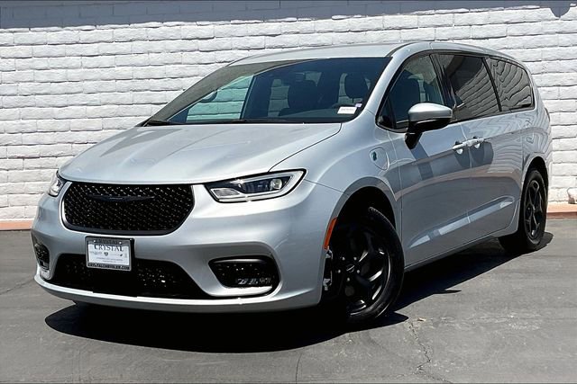 New 2023 Chrysler Pacifica Touring-L w/ S Appearance Package image 1