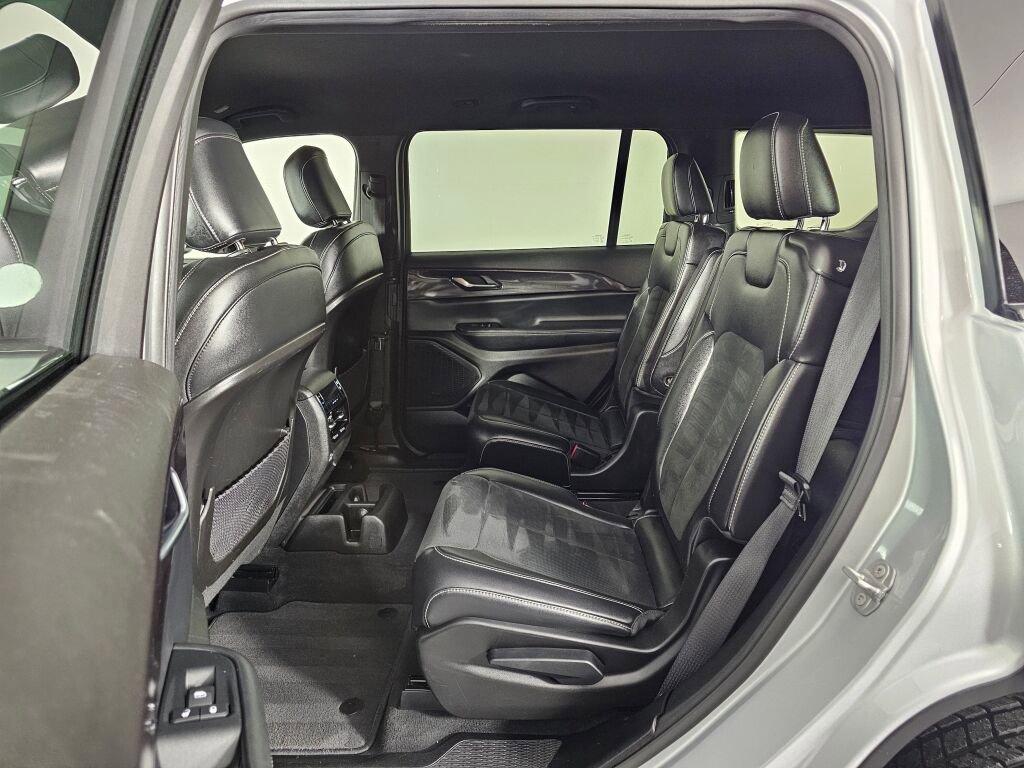 Used 2023 Jeep Grand Cherokee L Laredo AWD/4WD image 33