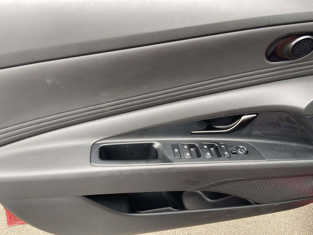 Used 2025 Hyundai Elantra Sport image 17