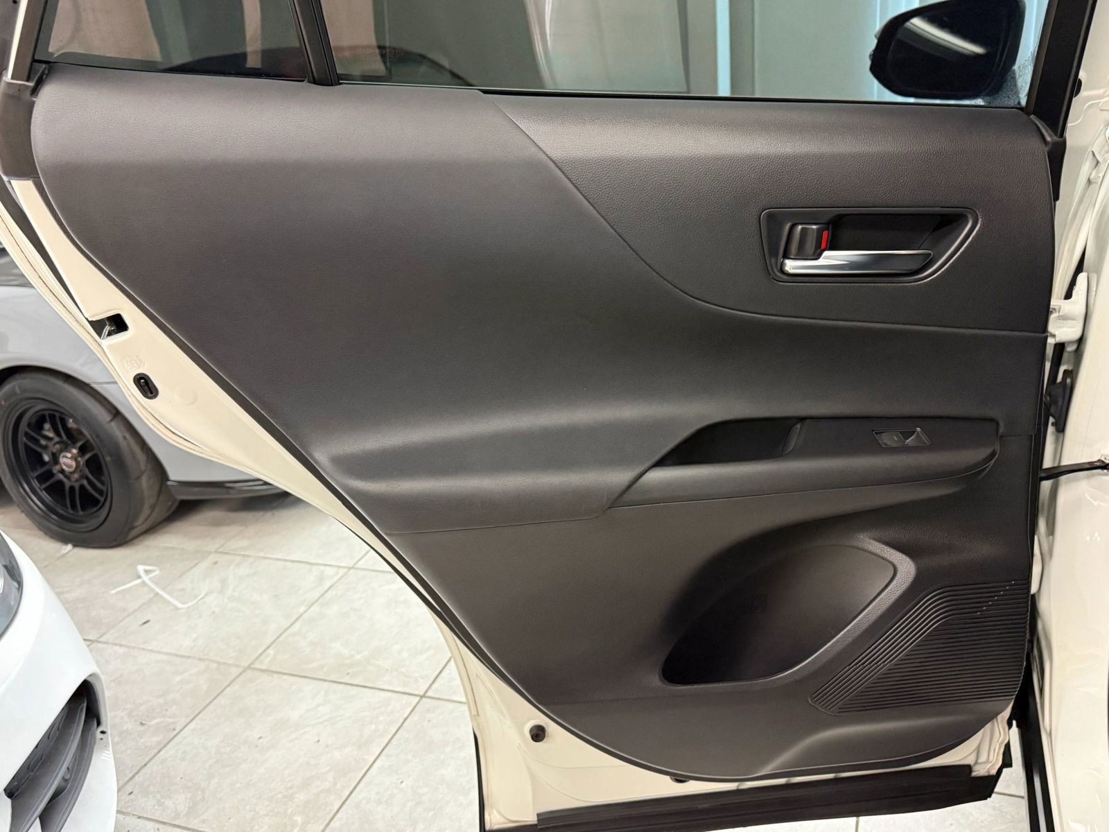 Used 2021 Toyota Venza LE image 19