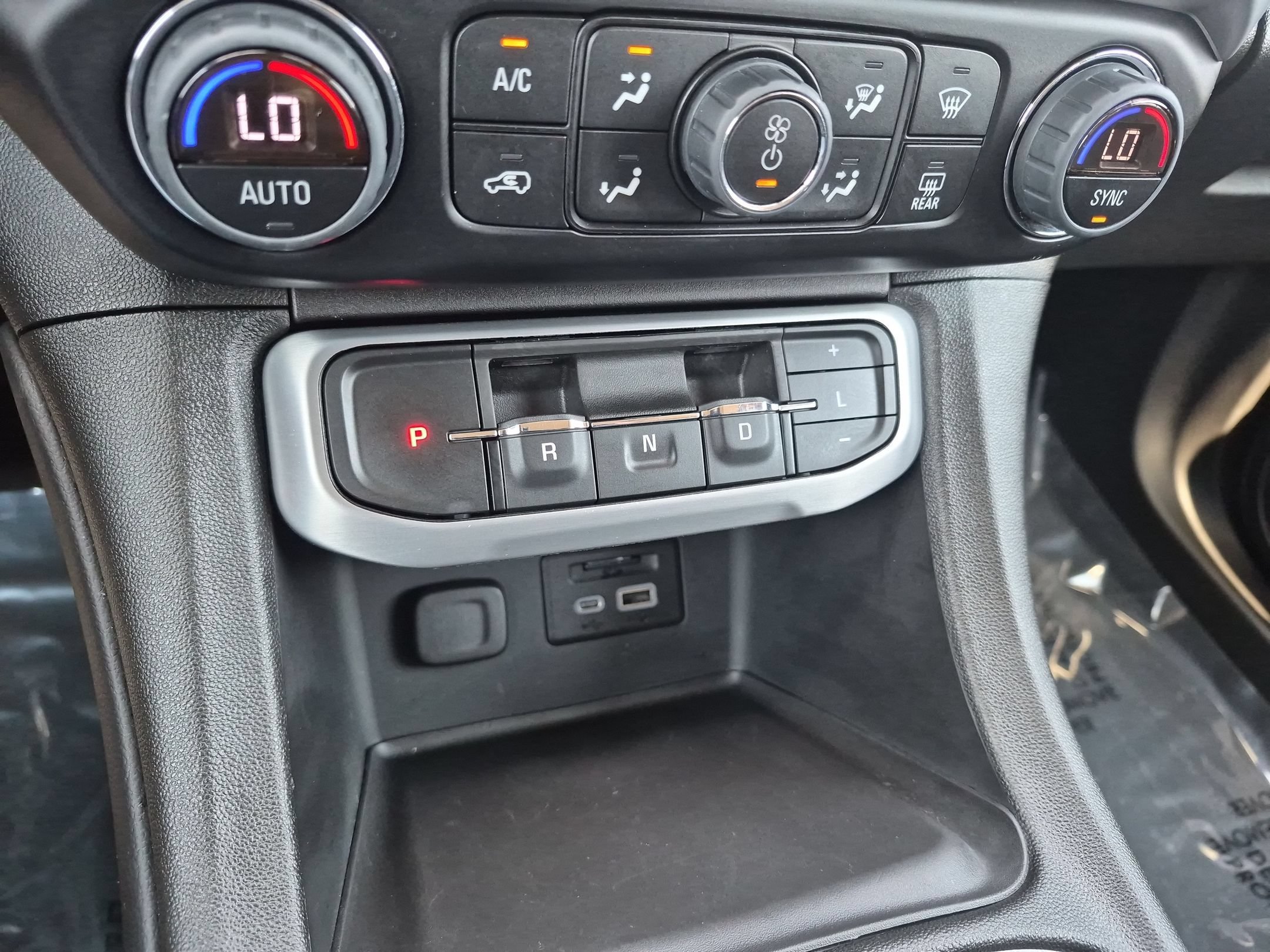 Used 2023 GMC Acadia SLT w/ Preferred Package AWD/4WD image 23