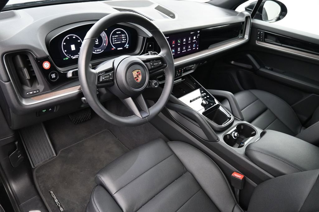 Certified 2025 Porsche Cayenne AWD/4WD image 4