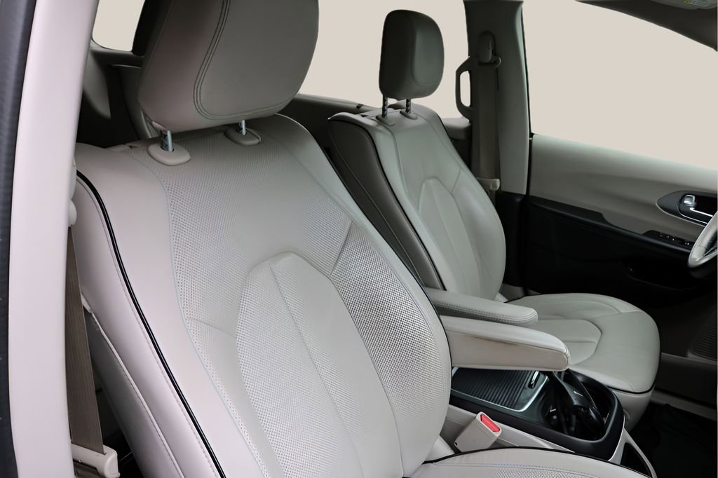 Used 2018 Chrysler Pacifica Limited w/ Advanced Safetytec Group FWD image 23