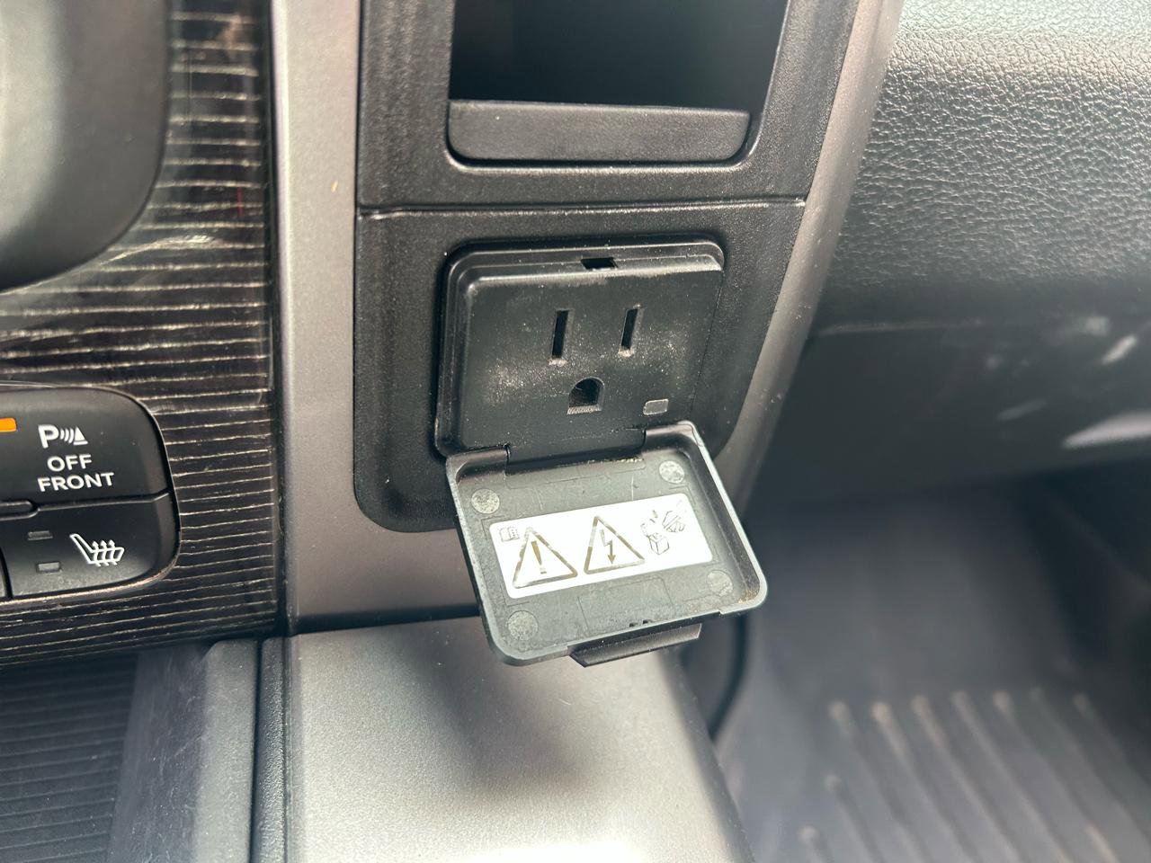 Used 2016 RAM 1500 Limited image 28