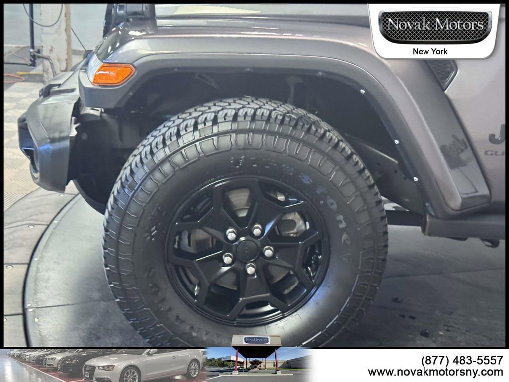 Used 2021 Jeep Gladiator Willys image 6