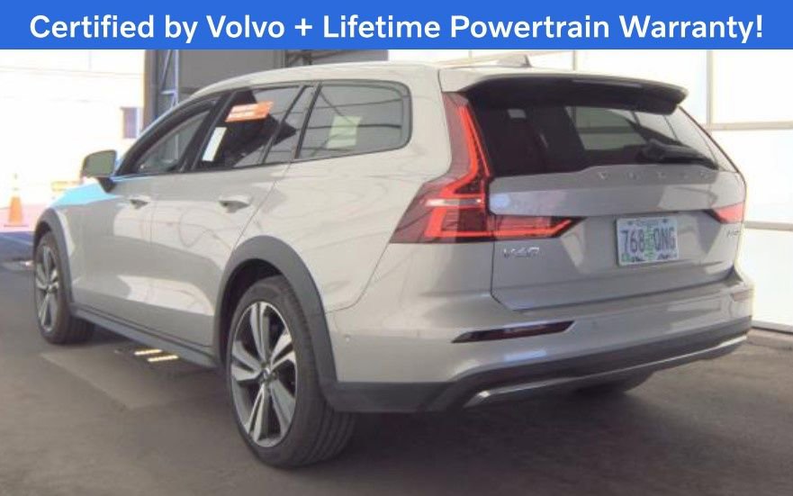 Used 2025 Volvo V60 B5 Cross Country Plus AWD/4WD image 4