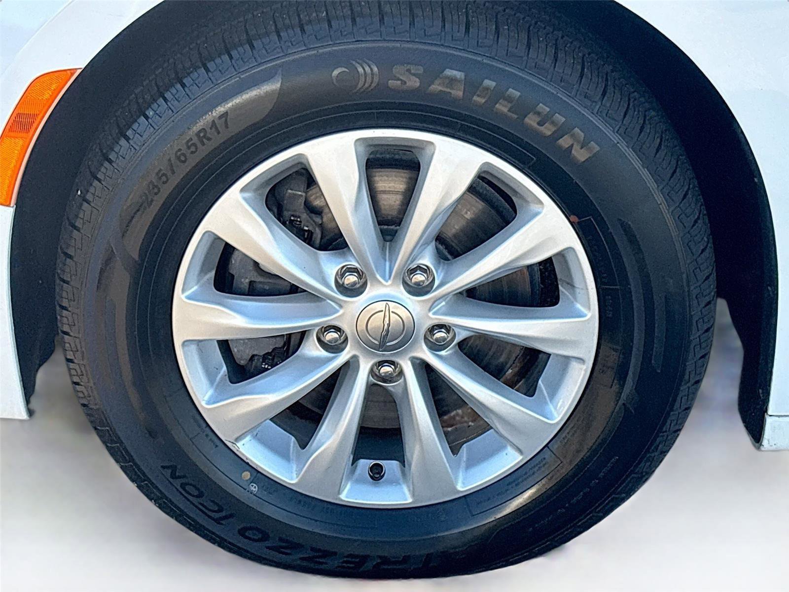 Used 2019 Chrysler Pacifica Touring-L image 34