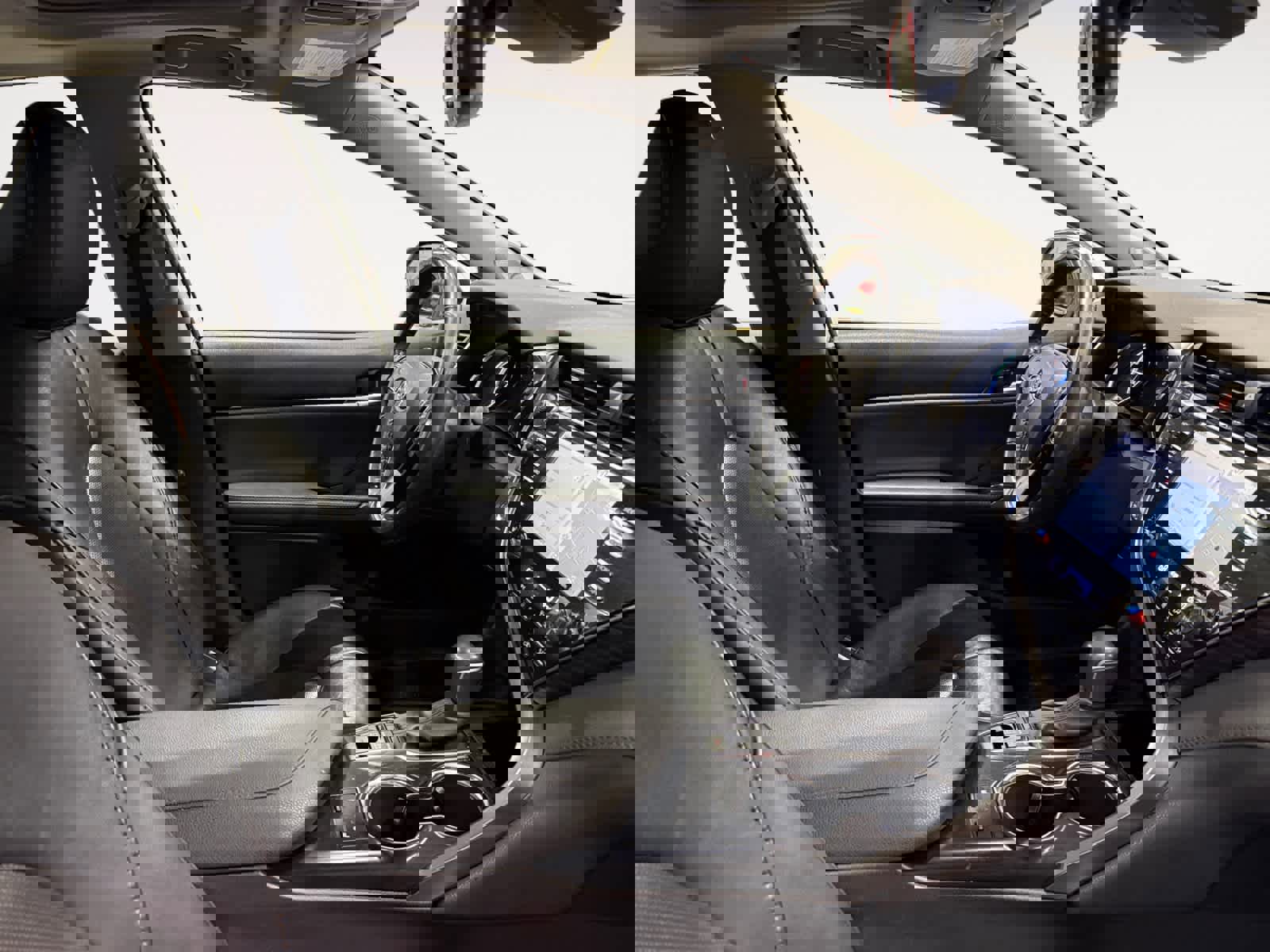 Used 2020 Toyota Camry XLE w/ Sunroof Package image 16