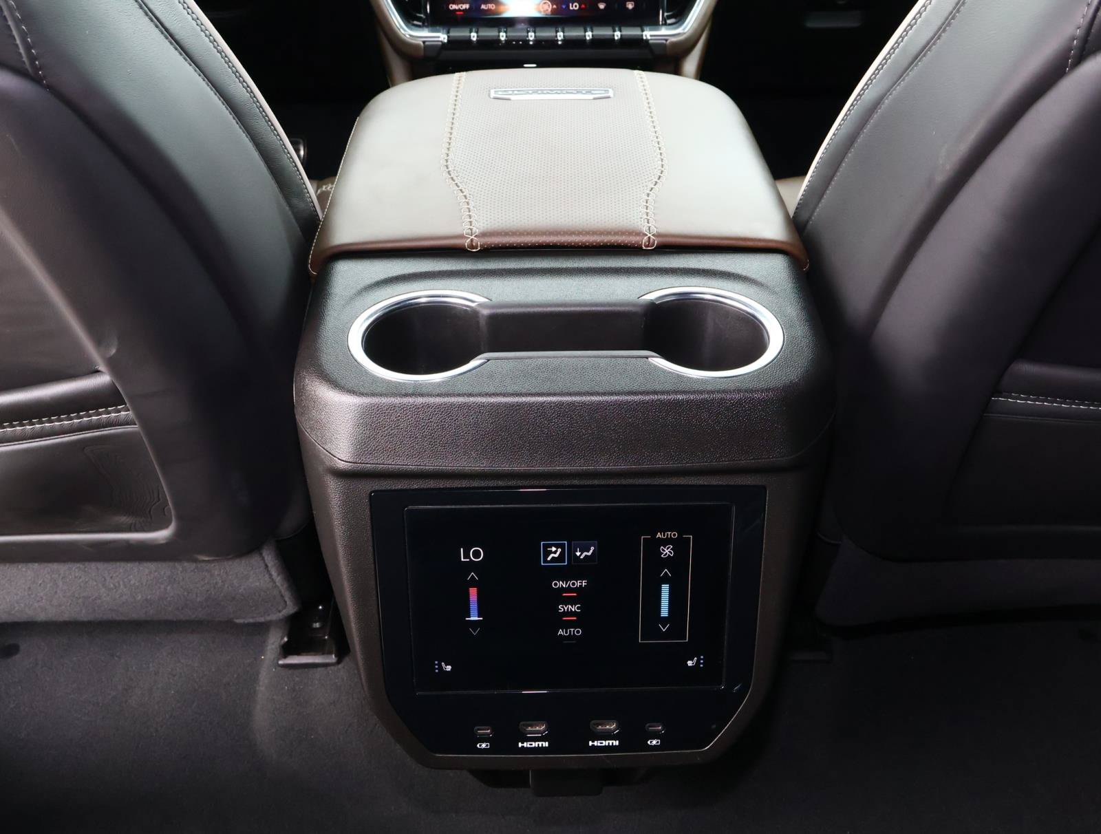 Used 2025 GMC Yukon XL Denali Ultimate AWD/4WD image 14