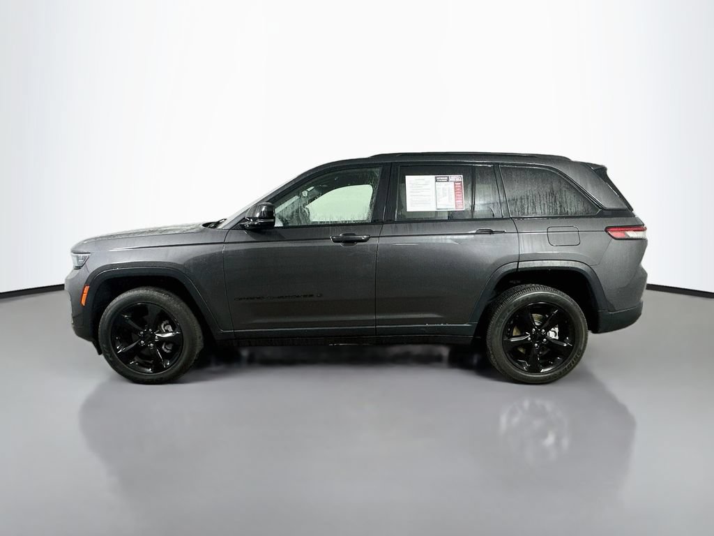 Used 2023 Jeep Grand Cherokee Altitude AWD/4WD image 5