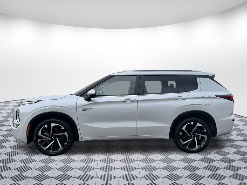 Used 2023 Mitsubishi Outlander SEL image 5