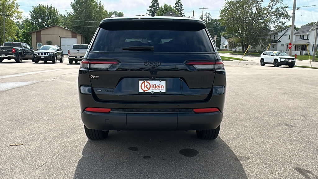 Used 2022 Jeep Grand Cherokee L Laredo AWD/4WD image 7