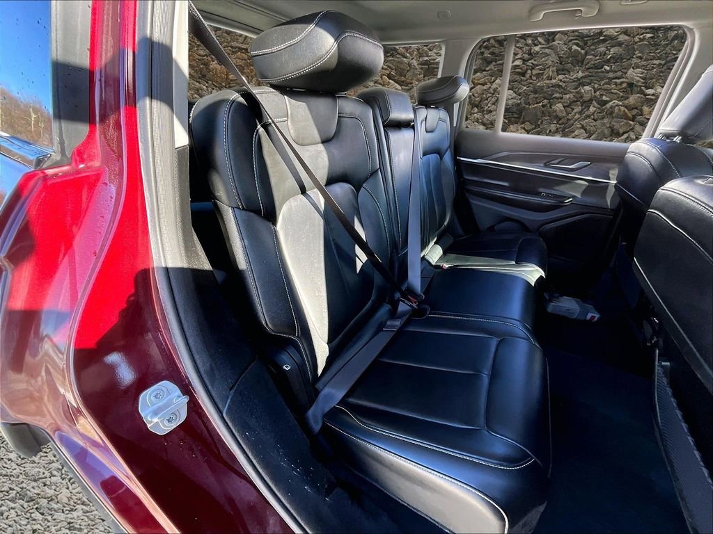 Used 2023 Jeep Grand Cherokee Limited image 24