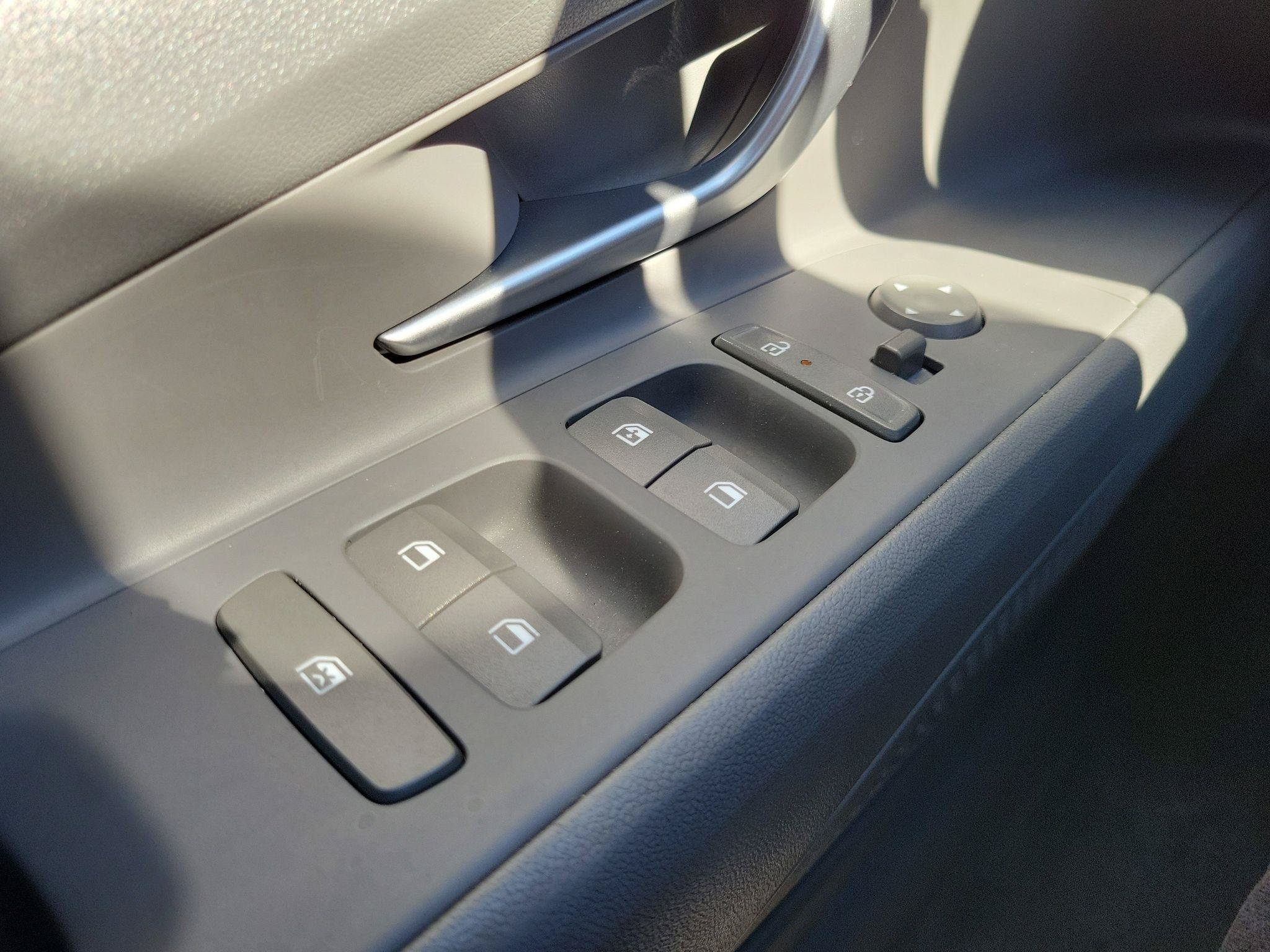 Used 2025 Hyundai Elantra SEL FWD image 9