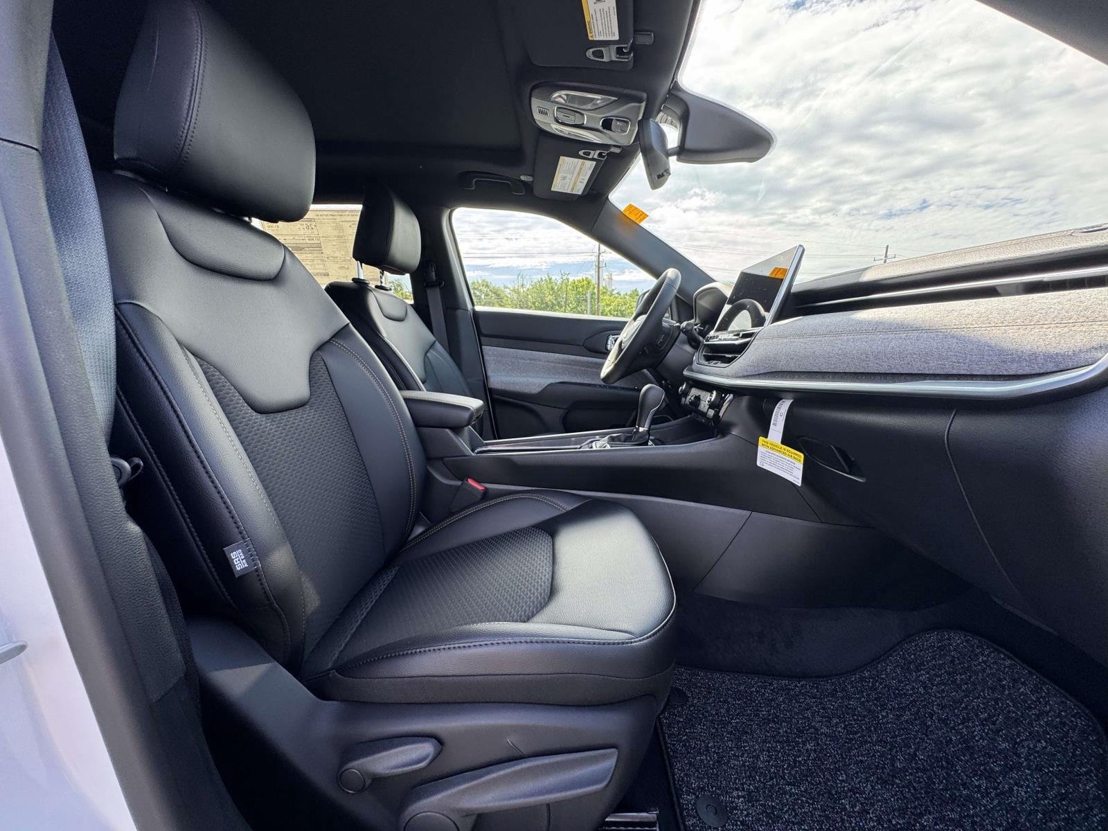 New 2026 Jeep Compass Latitude AWD/4WD image 16