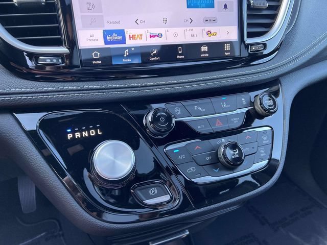New 2026 Chrysler Pacifica Select FWD image 21