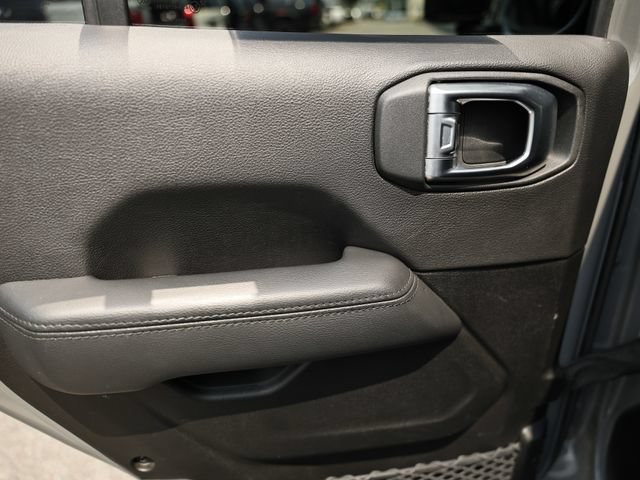Used 2022 Jeep Wrangler Unlimited Sahara AWD/4WD image 25