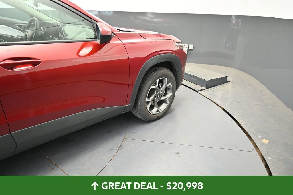 Used 2025 Chevrolet Trax LT FWD image 24