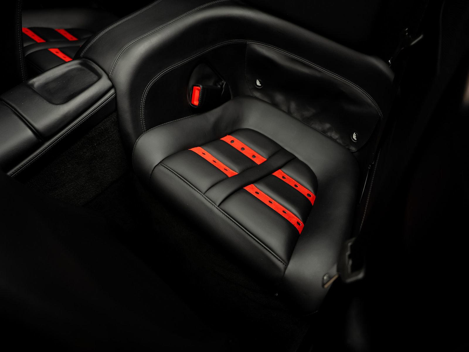 Used 2013 Ferrari California RWD image 43