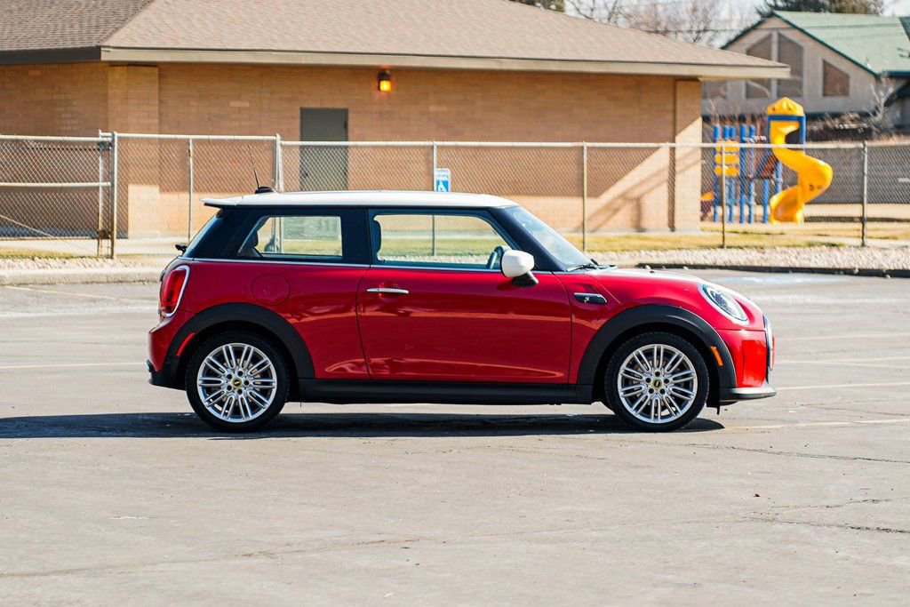 Certified 2024 MINI Cooper SE image 4