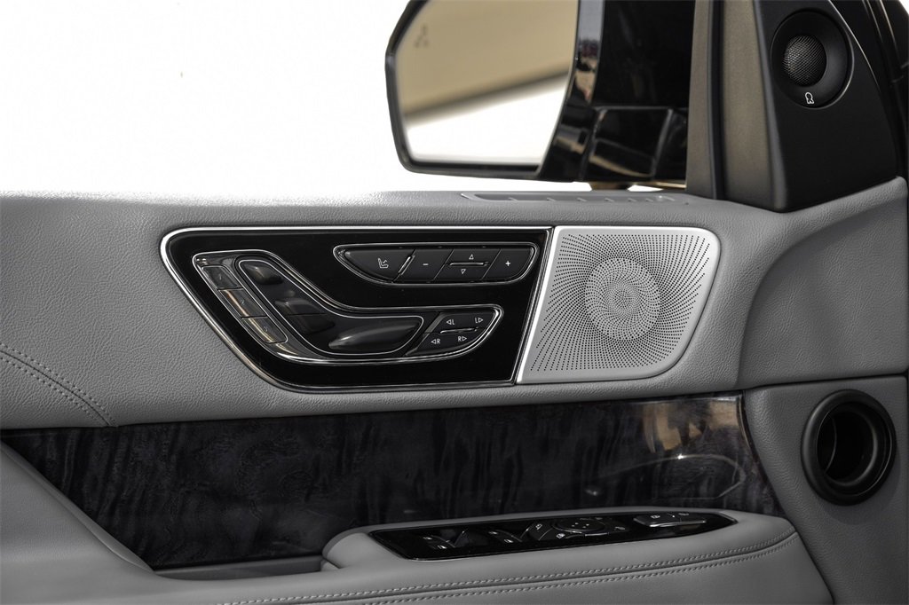 Used 2019 Lincoln Navigator Reserve image 50
